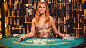 gk22 Baccarat Dragon Tiger ကတ်ဂိမ်း မြန်မာ ကစားသမား လက်တွေ့ကစားနေသောပုံ